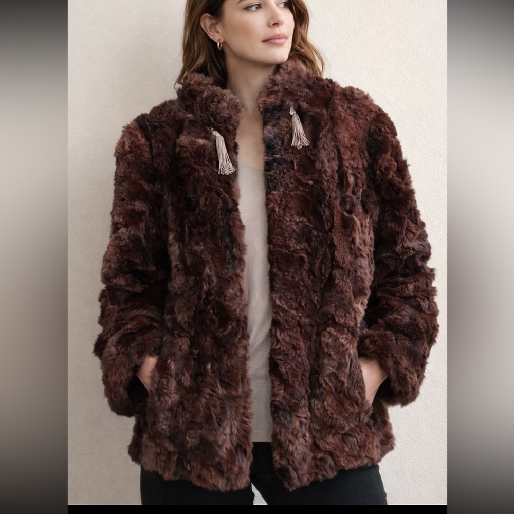 JACQUES SAINT LAURENT
FOR FC.I.
PARIS
NEW YORK
Brown fur jacket